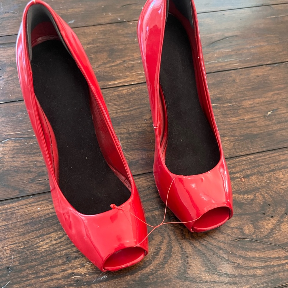 Red Vintage Peep Toe Heels 👠